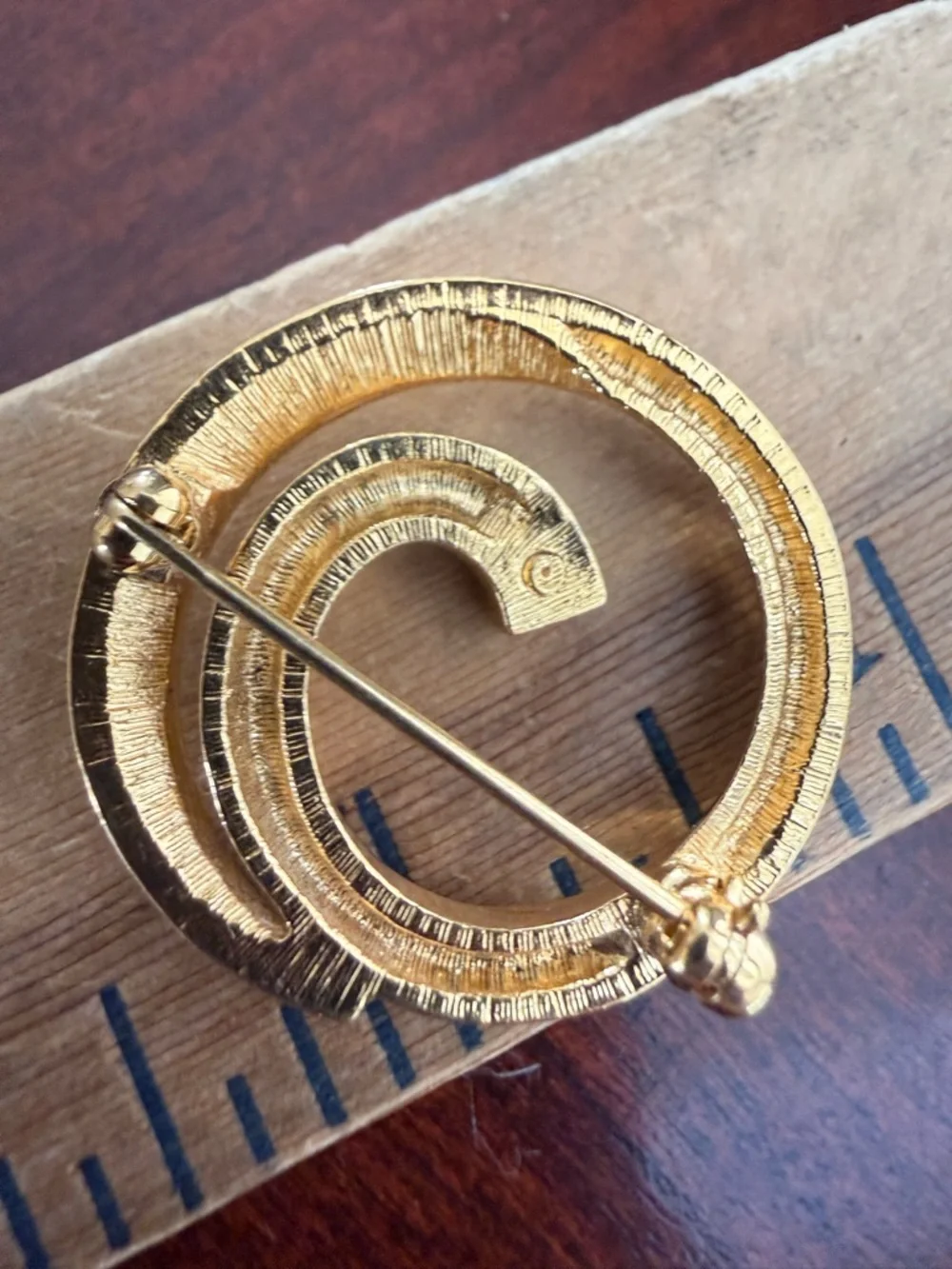 Vintage Gold Tone Brooch - Picture 3 of 3